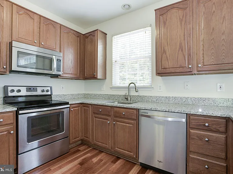 21588 Bankbarn Ter — Photo 8
