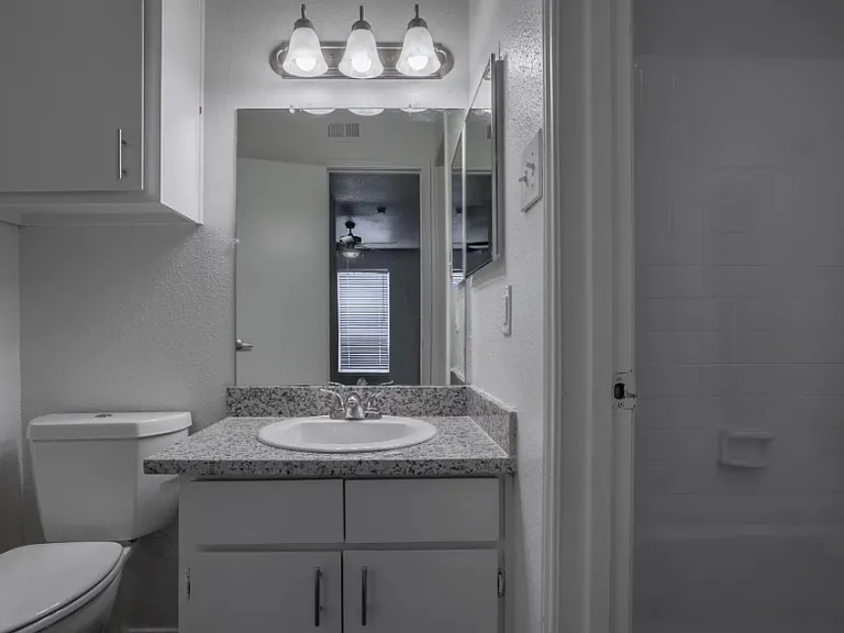 Northlake Manor Apartments — Photo 47