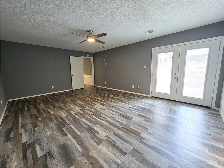 900 E Dallas Ave #UT3 — Photo 10