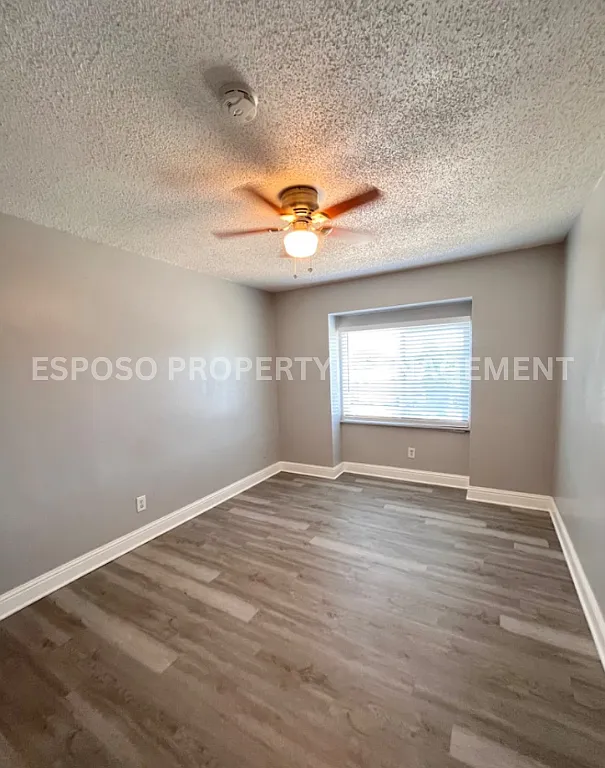 2 bed, 1.5 bath, 1000 sqft, $1,375 — Photo 4