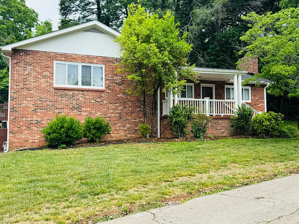 8 Elkmont Dr