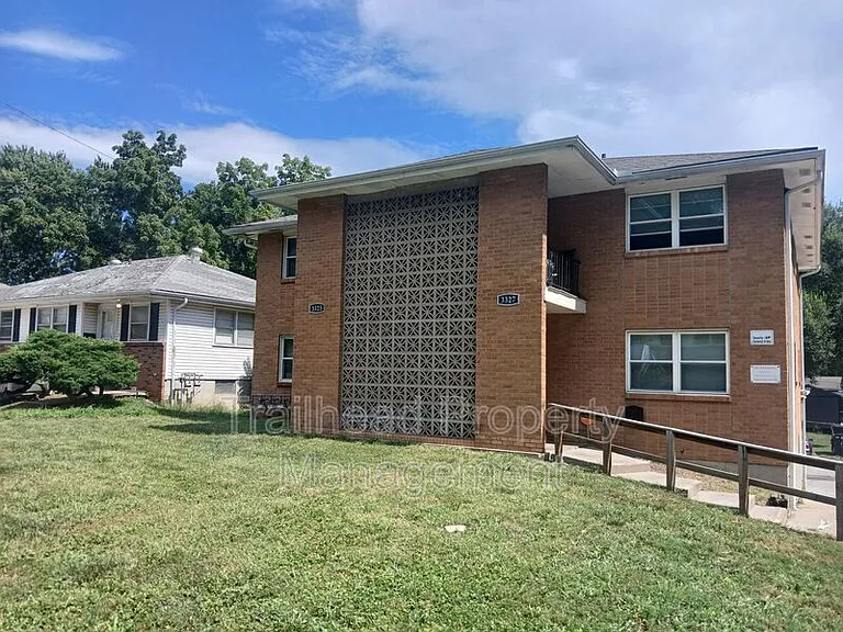 3325 S Oxford Ave #A — Photo 1
