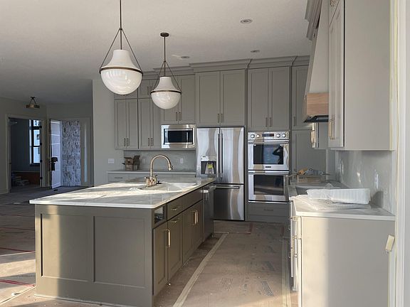 3rd image of 4575 Fountain Ln N