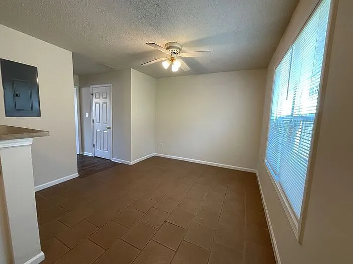 1608 Hallmark Hills Dr — Photo 9