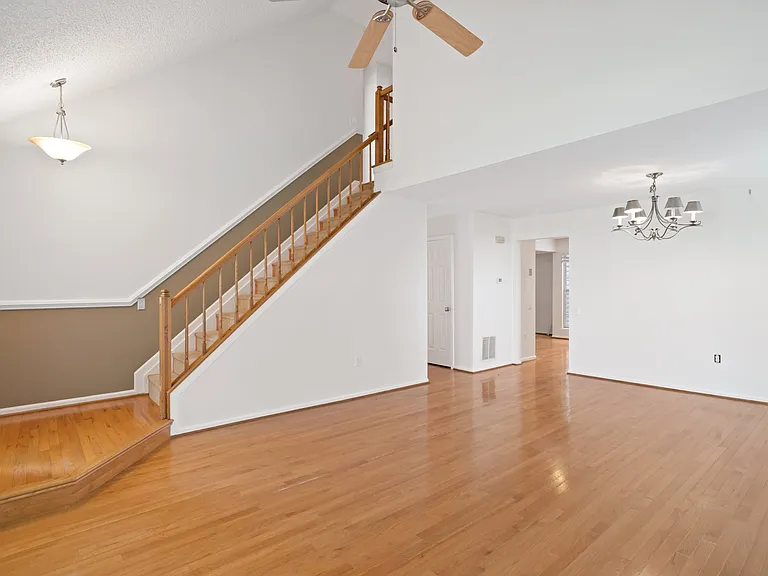 340 Foxridge Dr SW — Photo 6