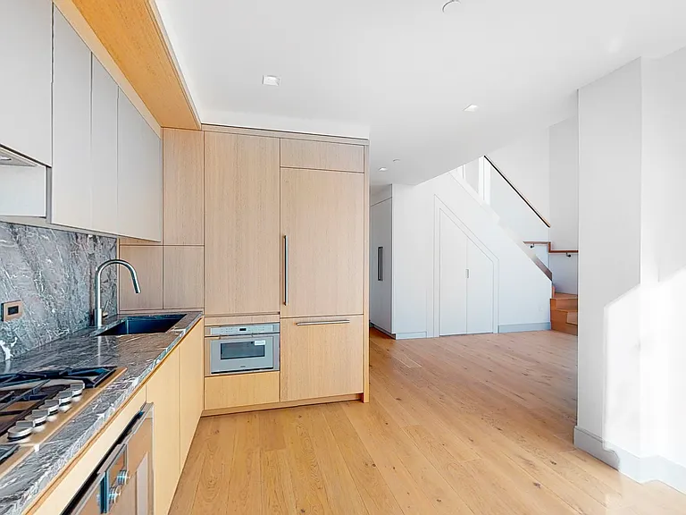 101 W 14th St #8B — Photo 4