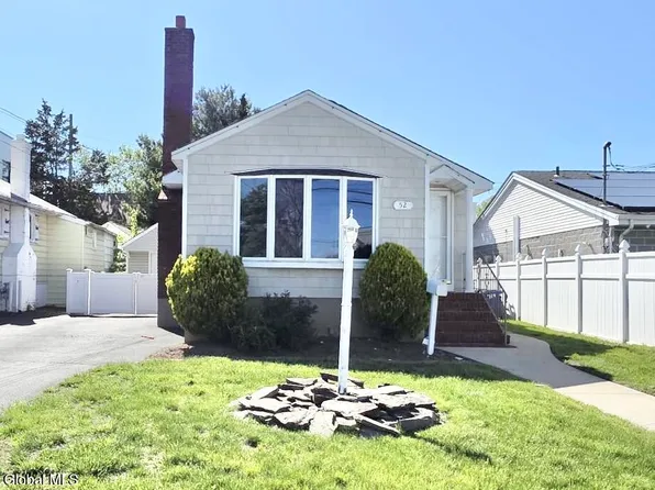 52 Bell Street, Valley Stream, NY 11580