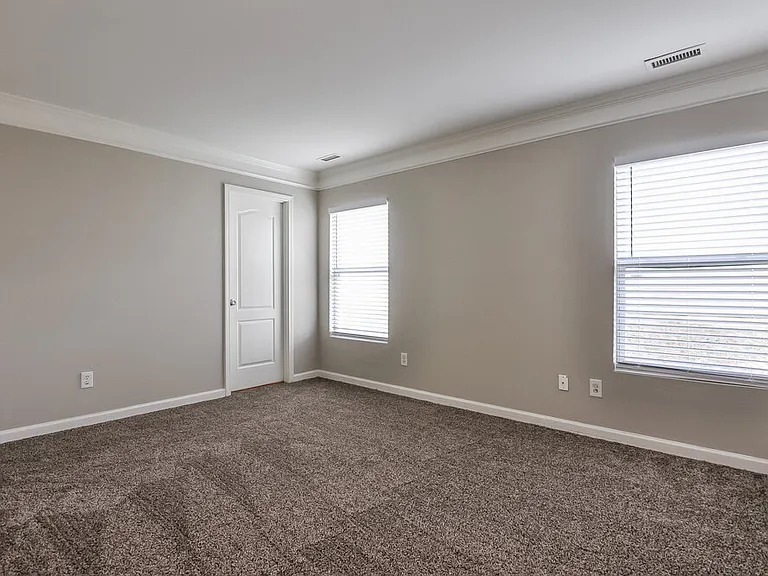 535 Kerriann Ln — Photo 8