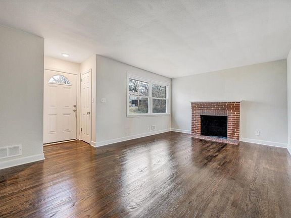 5th image of 2830 Barnhart St NW
