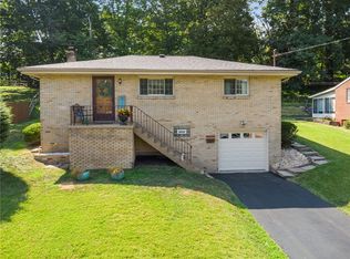212 Woodlawn Dr, Trafford, PA 15085