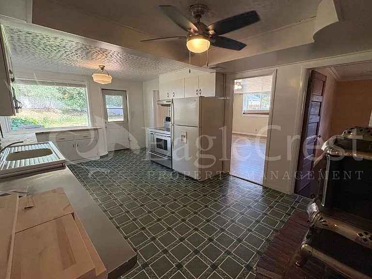 603 E Cherry St — Photo 16