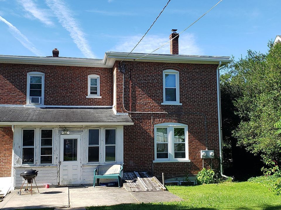 2nd image of 255 N Main St
