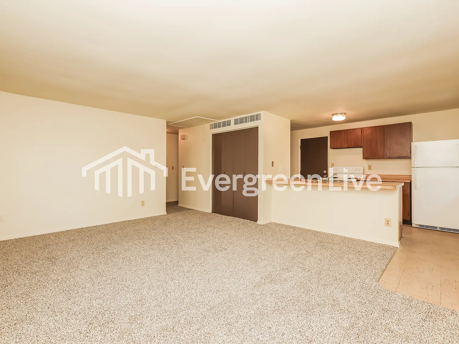 3 bed, 1.0 bath, 933 sqft, $995 — Photo 4