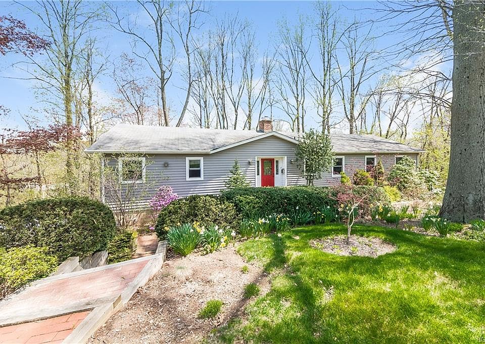 1st image of 21 Deer Meadow Dr