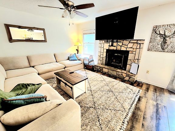 3rd image of 701 Parkway Vista Dr