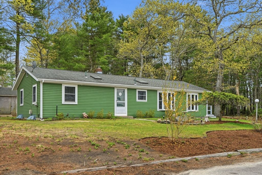 94 Edgewater Dr, Wareham, MA - View 2