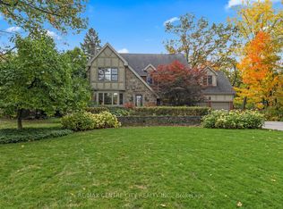 1025 Scenic Dr, Hamilton, ON L9C 1H8