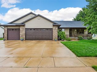 430 Harrison Dr, Center Point, IA 52213