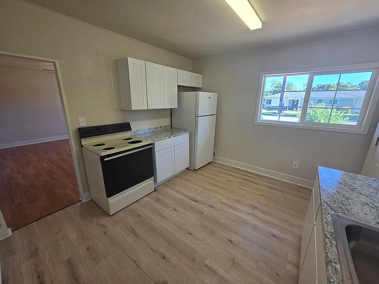 1223 Colusa St — Photo 7