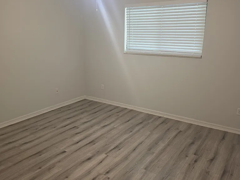 85 Debarry Ave — Photo 14