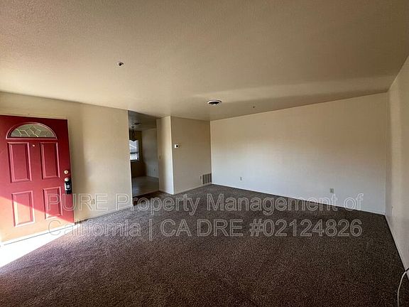 3rd image of 925 S Oak St