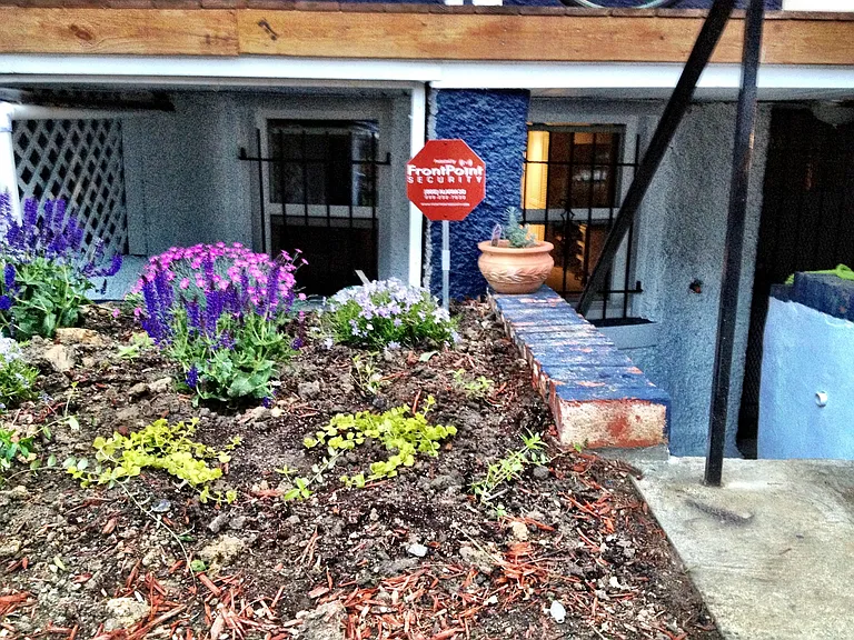 606 Harvard St NW #B — Photo 2