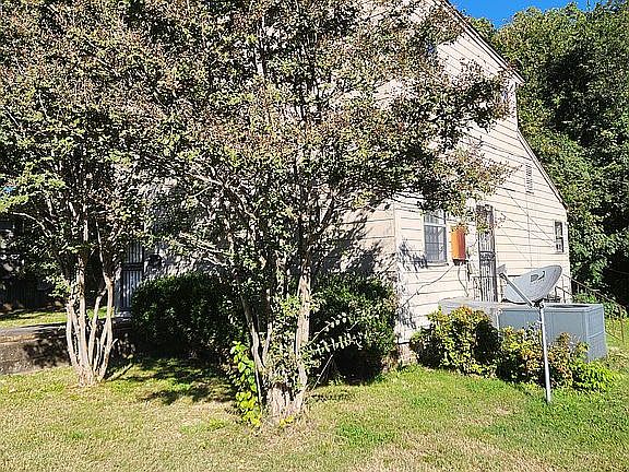 3rd image of 1788 Brown Ave