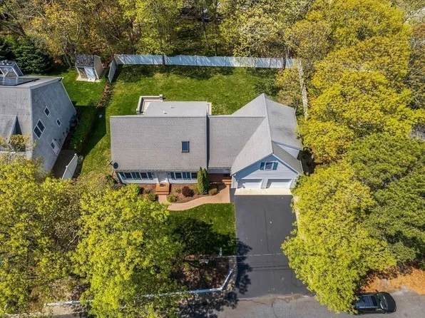 65 Nearmeadows, Cummaquid, MA 02637