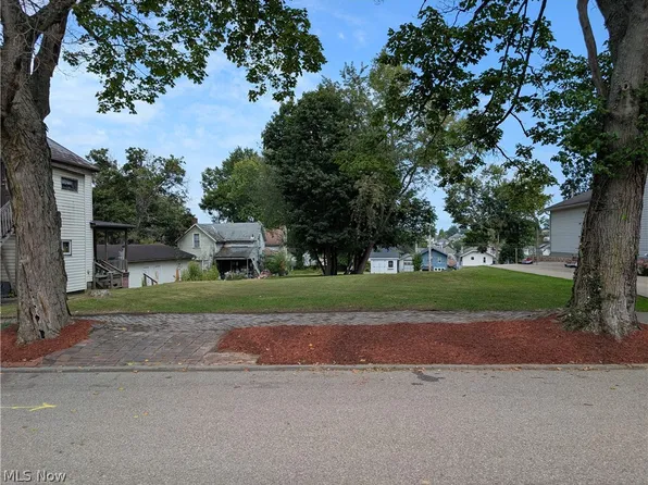 1221 Gomber Ave, Cambridge, OH 43725