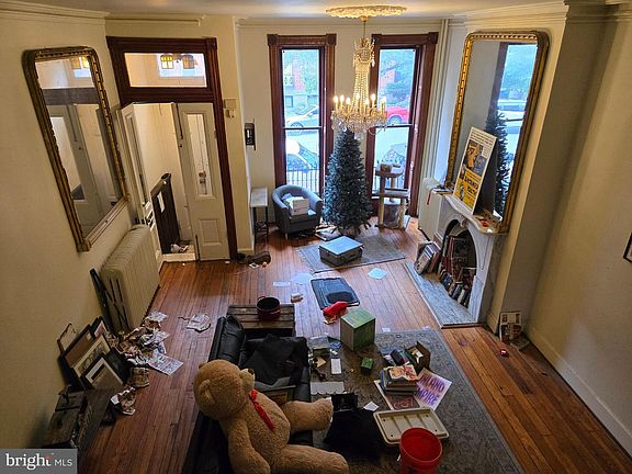 3rd image of 122 W Lanvale St