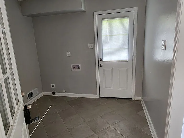 4765 Covington Pike — Photo 2
