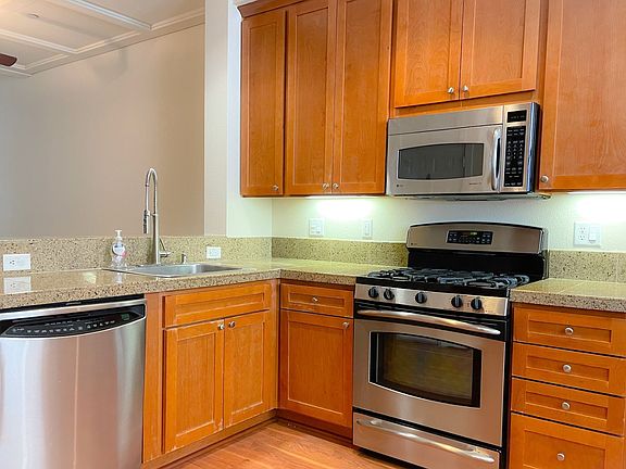 5th image of 232 Kentdale Pl