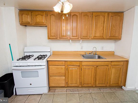 3rd image of 128 Bethel St