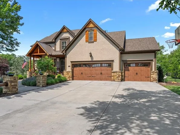 18474 Lamar Ave, Stilwell, KS 66085