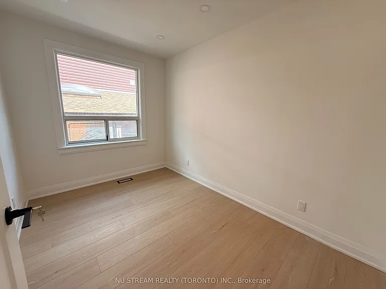 6 Rosemarie Dr #UPPER LEVEL — Photo 9