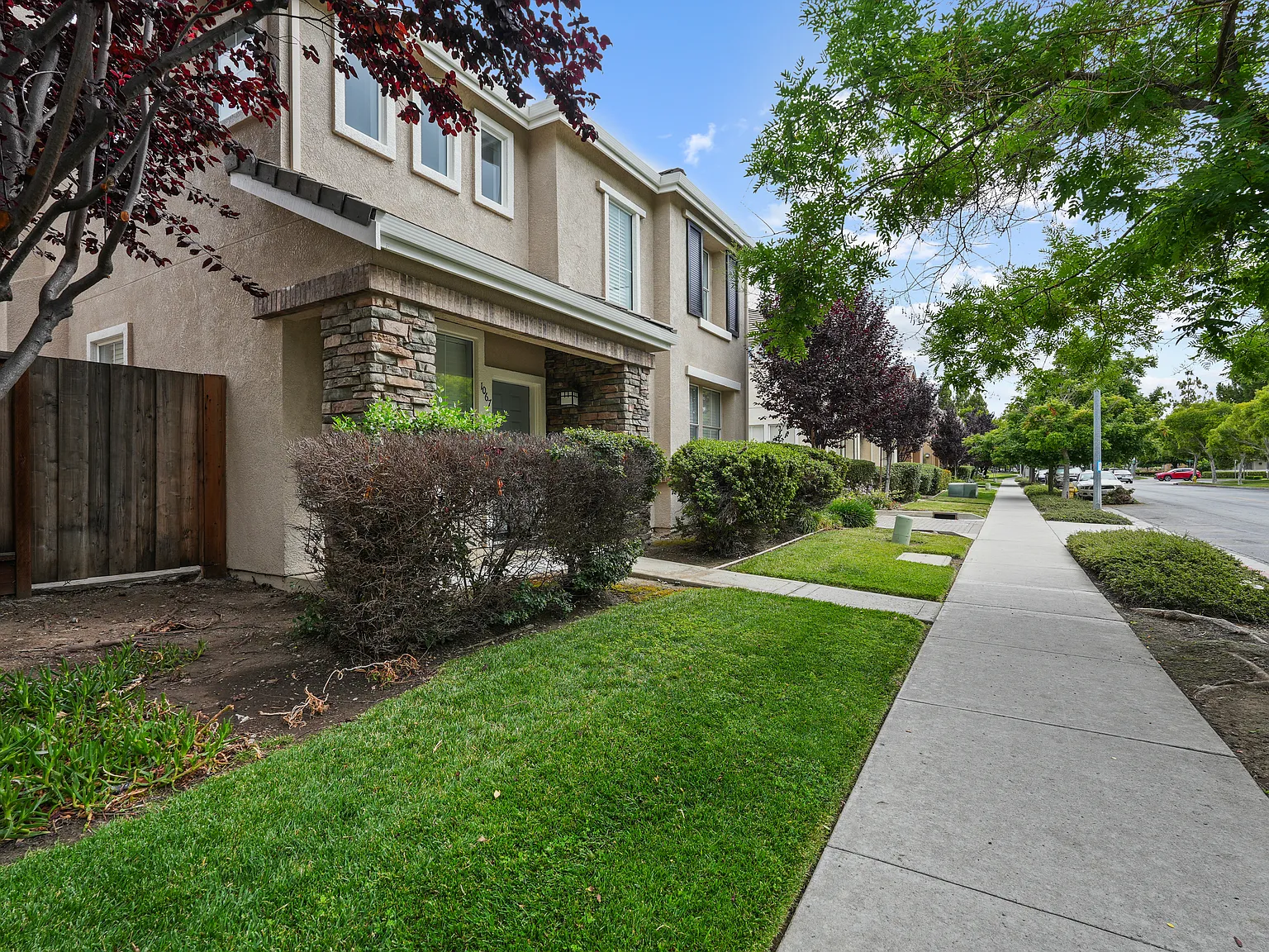 3 bed, 2.5 bath, 1657 sqft, $4,550 — Photo 3