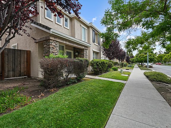 3rd image of 1067 McKay Dr