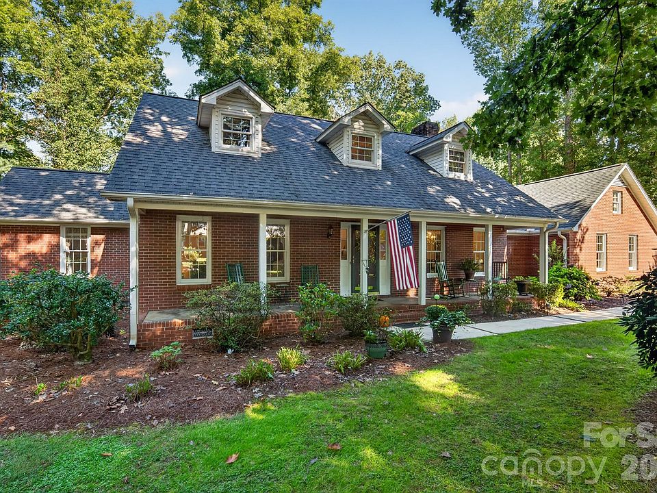 1st image of 310 Travis Ln