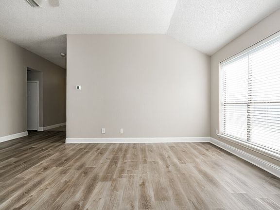 5th image of 304 Pinnacle Dr