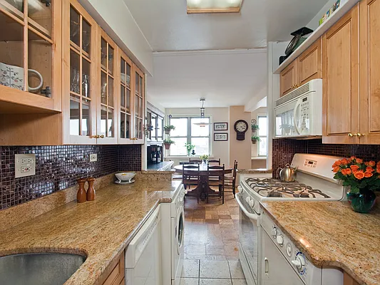 Sold by Sotheby's International Realty | media 9