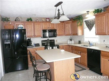 Kitchen, new Maytag appliances 2012, solid surface countertops