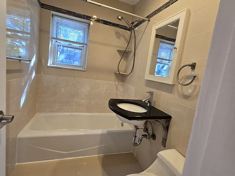 1575 Center Ave — Photo 2