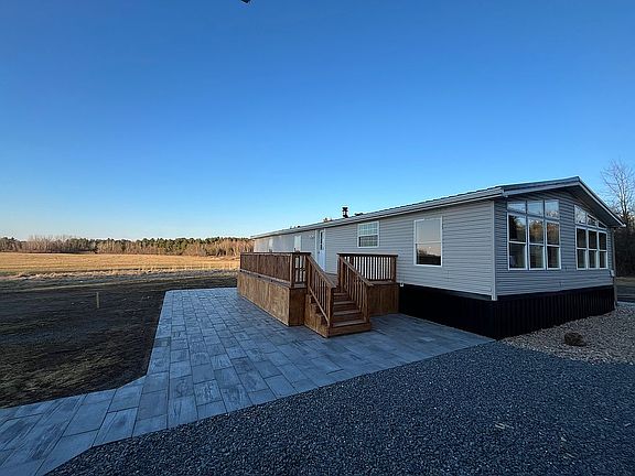 5th image of 571 Gilbert Rd