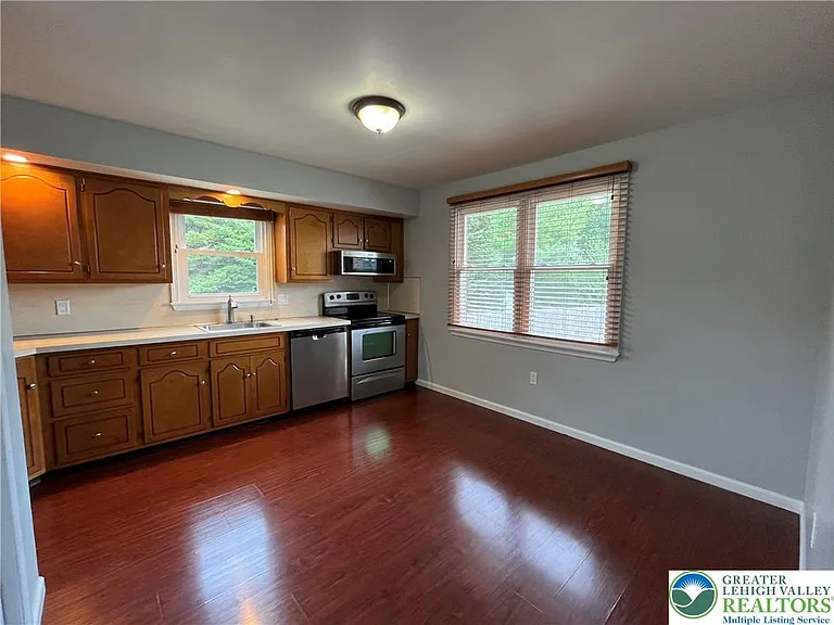 4053 Vaughn Ter — Photo 6