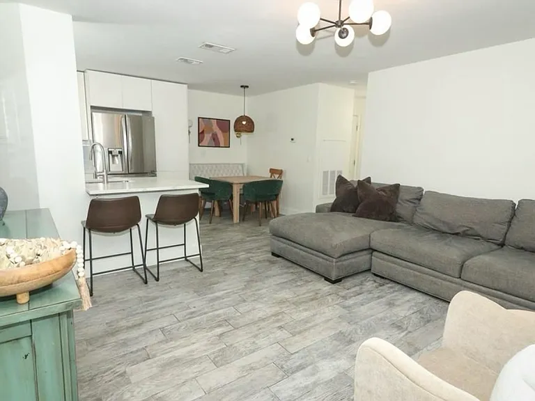 2580 Grassy Point Dr #102 — Photo 5