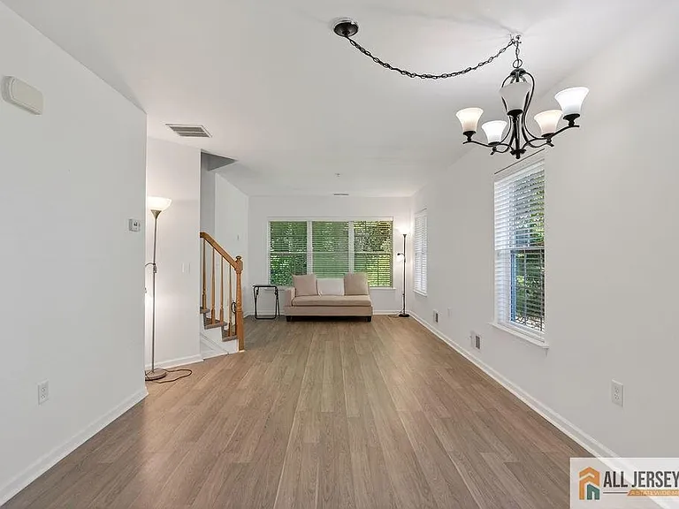 1111 Morning Glory Dr — Photo 15