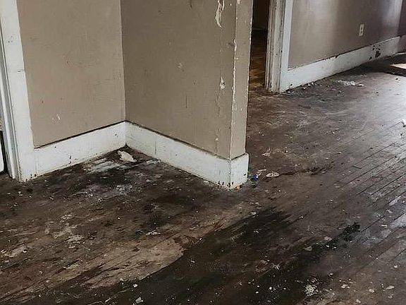 3rd image of 9929 Quincy St