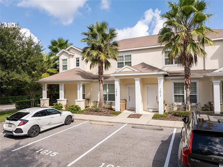 1615 Retreat Cir — Photo 4