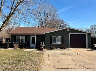 415 S Woodland Ave, Hastings, NE 68901