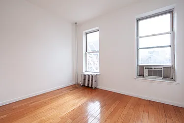 Rented by R New York